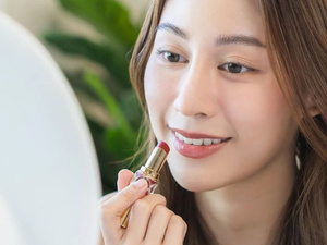 ترطيب فوري: أحمر الشفاه الأيقوني يكشف عن 3 درجات جديدة ترطيب فوري: أحمر الشفاه الأيقوني يكشف عن 3 درجات جديدة