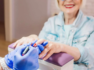 5 ألوان طلاء أظافر مثالية للبشرة الناضجة: تمنح يديك مظهراً شاباً! 5 ألوان طلاء أظافر مثالية للبشرة الناضجة: تمنح يديك مظهراً شاباً!