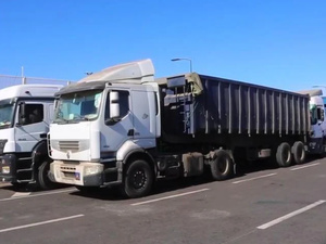 الدار البيضاء تمنع الشاحنات الثقيلة : تخفيف للاختناق المروري أم أزمة جديدة للنقل؟ الدار البيضاء تمنع الشاحنات الثقيلة : تخفيف للاختناق المروري أم أزمة جديدة للنقل؟