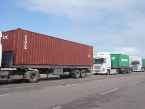 إضراب مهنيي نقل البضائع يشل ميناء الدار البيضاء بسبب إشارات المنع إضراب مهنيي نقل البضائع يشل ميناء الدار البيضاء بسبب إشارات المنع