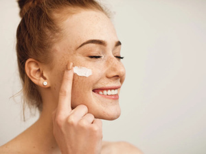 بشرة ناعمة ومشرقة: سيروم غني بحمض الهيالورونيك يقلل التجاعيد بنسبة 94% في غضون أسبوعين بشرة ناعمة ومشرقة: سيروم غني بحمض الهيالورونيك يقلل التجاعيد بنسبة 94% في غضون أسبوعين