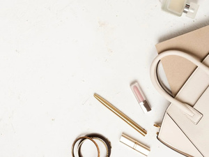 "مصباح الحقيبة": الابتكار الأذكى الذي تحتاجه كل امرأة في حقيبتها "مصباح الحقيبة": الابتكار الأذكى الذي تحتاجه كل امرأة في حقيبتها