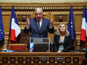 رئيس مجلس الشيوخ الفرنسي جيرار لارشيه في زيارة رسمية إلى المغرب تشمل الأقاليم الجنوبية رئيس مجلس الشيوخ الفرنسي جيرار لارشيه في زيارة رسمية إلى المغرب تشمل الأقاليم الجنوبية