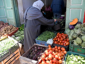 ارتفاع أسعار الخضر والفواكه مع اقتراب شهر رمضان: تحديات متزايدة للمستهلكين ارتفاع أسعار الخضر والفواكه مع اقتراب شهر رمضان: تحديات متزايدة للمستهلكين