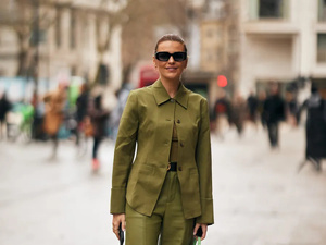 أساور ذهب مفتوحة 2025: لمسة راقية لإطلالات العباية في رمضان أساور ذهب مفتوحة 2025: لمسة راقية لإطلالات العباية في رمضان