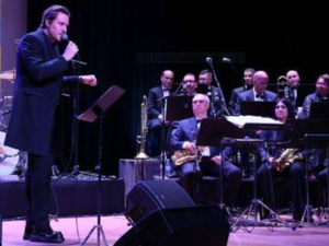 الأوركسترا السيمفونية الملكية تحتفي بإرث فرانك سيناترا في أمسية ساحرة بالدار البيضاء الأوركسترا السيمفونية الملكية تحتفي بإرث فرانك سيناترا في أمسية ساحرة بالدار البيضاء