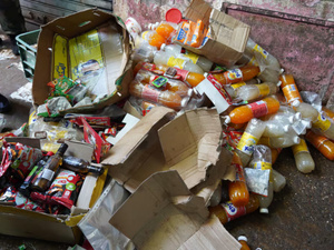 ضبط أطنان من المواد الغذائية الفاسدة داخل سوق كبير بالدار البيضاء ضبط أطنان من المواد الغذائية الفاسدة داخل سوق كبير بالدار البيضاء