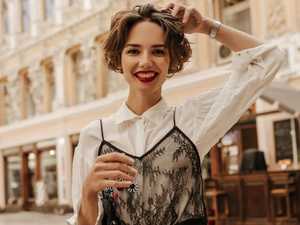 قَصَّة "البروكلي": صيحة الشعر القصير لموسم ربيع وصيف 2025 قَصَّة "البروكلي": صيحة الشعر القصير لموسم ربيع وصيف 2025