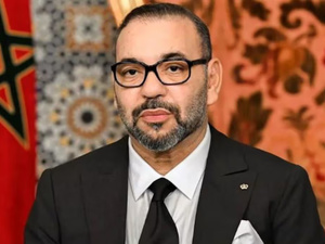 الملك محمد السادس يواصل حصص التأهيل الوظيفي بعد عملية جراحية ناجحة الملك محمد السادس يواصل حصص التأهيل الوظيفي بعد عملية جراحية ناجحة