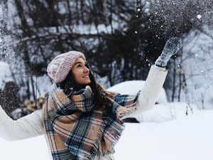 الروتين المثالي للعناية بالبشرة في الطقس البارد أو عند التواجد في الجبال: نصائح من طبيبة جلدية الروتين المثالي للعناية بالبشرة في الطقس البارد أو عند التواجد في الجبال: نصائح من طبيبة جلدية
