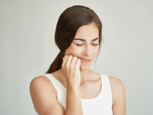 علامات نقص فيتامين ب12 على الجلد وأعراضه الأخرى علامات نقص فيتامين ب12 على الجلد وأعراضه الأخرى