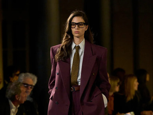 8 أفكار لإطلالة أنيقة في يوم المرأة العالمي مستوحاة من عروض أزياء 2025 8 أفكار لإطلالة أنيقة في يوم المرأة العالمي مستوحاة من عروض أزياء 2025