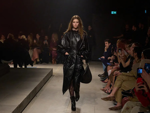 الفرو والجلد يتصدران مشهد الإبداع في أسبوع باريس للموضة الفرو والجلد يتصدران مشهد الإبداع في أسبوع باريس للموضة