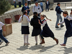 الألفاظ البذيئة بين الأطفال..مأساة جيل ضائع الألفاظ البذيئة بين الأطفال..مأساة جيل ضائع