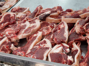 تراجع أسعار اللحوم الحمراء بالدار البيضاء بنسبة 30% بسبب زيادة العرض تراجع أسعار اللحوم الحمراء بالدار البيضاء بنسبة 30% بسبب زيادة العرض