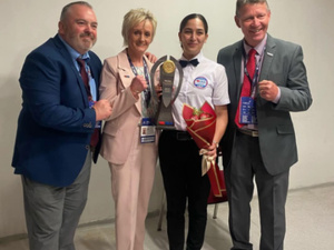 المغربية أميمة سملالي تحصد جائزة أفضل حكمة في بطولة العالم للملاكمة النسوية المغربية أميمة سملالي تحصد جائزة أفضل حكمة في بطولة العالم للملاكمة النسوية