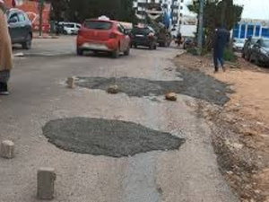 شوارع الدار البيضاء تعاني من الحفر والبنية التحتية المهترئة بسبب الأمطار شوارع الدار البيضاء تعاني من الحفر والبنية التحتية المهترئة بسبب الأمطار