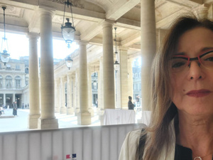 بنزيدان تقدم سيرتها الذاتية بمهرجان باريس للكتاب بنزيدان تقدم سيرتها الذاتية بمهرجان باريس للكتاب