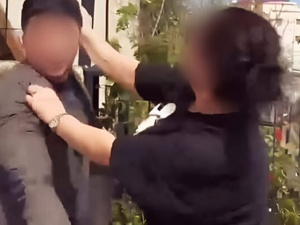 المحكمة تصدر أحكامًا ضد أربعة متهمين في واقعة "صفعة القائد" المحكمة تصدر أحكامًا ضد أربعة متهمين في واقعة "صفعة القائد"