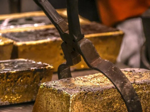 ارتفاع تاريخي لسعر الذهب العالمي في ظل الأوضاع الاقتصادية المتوترة