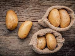 استخدامات مبتكرة للبطاطس في الأعمال المنزلية استخدامات مبتكرة للبطاطس في الأعمال المنزلية