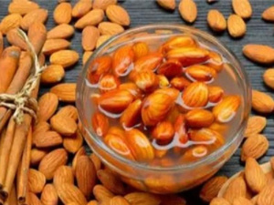 فوائد تناول اللوز المنقوع على معدة فارغة