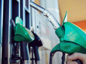 تخفيض طفيف في أسعار المحروقات بالمغرب يثير تساؤلات حول آليات التسعير والشفافية تخفيض طفيف في أسعار المحروقات بالمغرب يثير تساؤلات حول آليات التسعير والشفافية