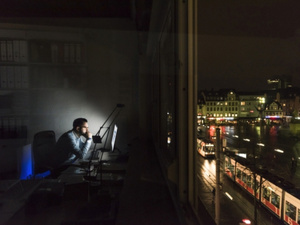 العمل الليلي وأضراره الصحية: مخاطر تهدد الصحة الجسدية والعقلية العمل الليلي وأضراره الصحية: مخاطر تهدد الصحة الجسدية والعقلية