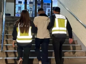 مهاجر مغربي في قبضة الشرطة الإسبانية: مطاردة أوروبية تنتهي في مايوركا