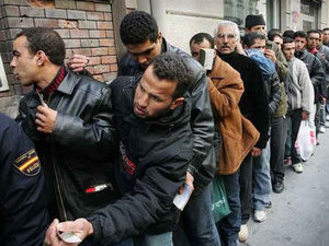 إسبانيا تعتزم تسوية أوضاع 470 ألف مهاجر غير نظامي: خطوة نحو إصلاح شامل لسياسات الهجرة