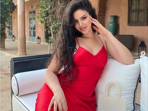 دعاء اليحياوي: جدل الصور والسيارة الفاخرة يثير نقاشًا حول حدود الجرأة في الوسط الفني المغربي دعاء اليحياوي: جدل الصور والسيارة الفاخرة يثير نقاشًا حول حدود الجرأة في الوسط الفني المغربي