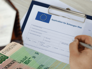 "مافيا التأشيرات": تحقيقات موسعة تكشف شبكات التزوير والاحتيال على نظام "شنغن" "مافيا التأشيرات": تحقيقات موسعة تكشف شبكات التزوير والاحتيال على نظام "شنغن"