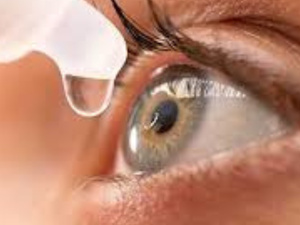 نقص الدموع في العين: الأسباب، الأعراض، والعلاج نقص الدموع في العين: الأسباب، الأعراض، والعلاج