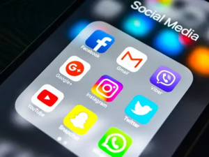 94% من المغاربة يتصفحون منصات التواصل الاجتماعي يومياً لمدة 3 ساعات و20 دقيقة 94% من المغاربة يتصفحون منصات التواصل الاجتماعي يومياً لمدة 3 ساعات و20 دقيقة