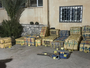 إحباط عملية تهريب ضخمة للمخدرات بوادي زم وتوقيف شبكة إجرامية خطيرة إحباط عملية تهريب ضخمة للمخدرات بوادي زم وتوقيف شبكة إجرامية خطيرة