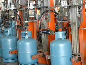 رفع الدعم عن قنينات الغاز في المغرب: بين إصلاح الميزانية وإثقال كاهل المواطن رفع الدعم عن قنينات الغاز في المغرب: بين إصلاح الميزانية وإثقال كاهل المواطن