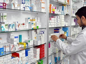 مراجعة أسعار الأدوية تُشعل فتيل الأزمة بين تمثيليات الصيادلة والحكومة مراجعة أسعار الأدوية تُشعل فتيل الأزمة بين تمثيليات الصيادلة والحكومة