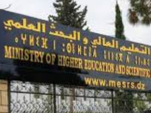 وزارة التعليم العالي تنفي وفاة طالبة بتسمم غذائي داخل الحي الجامعي بالرباط