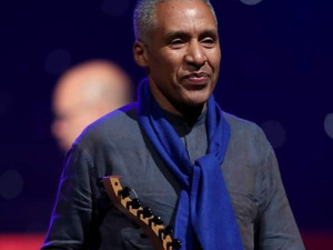 تتويج عبد الحق صابر تيكروين بجائزة "زرياب المهارات" تقديرا لمنجزه الفني في مجال التأليف الموسيقي تتويج عبد الحق صابر تيكروين بجائزة "زرياب المهارات" تقديرا لمنجزه الفني في مجال التأليف الموسيقي