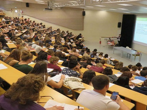 الجامعة المغربية تفقد صرحها القيمي : حين يُهان الجهد وتُباع المعرفة الجامعة المغربية تفقد صرحها القيمي : حين يُهان الجهد وتُباع المعرفة
