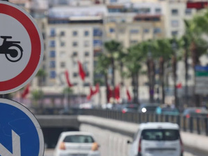 جماعة طنجة تمنع مرور الدراجات النارية داخل الممرات التحت أرضية حفاظاً على السلامة المرورية