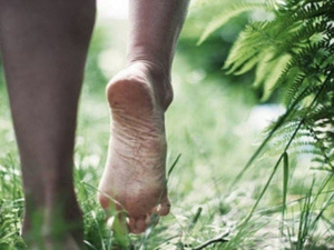 التأريض: وسيلة طبيعية لتحقيق التوازن النفسي والجسدي التأريض: وسيلة طبيعية لتحقيق التوازن النفسي والجسدي