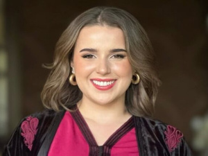 يسرى بوحموش: نجمة مغربية تجمع بين الصدق الفني والقرب من الجمهور يسرى بوحموش: نجمة مغربية تجمع بين الصدق الفني والقرب من الجمهور