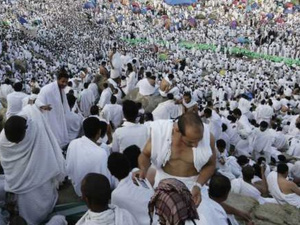 توافد حجاج بيت الله الحرام إلى عرفات: ذروة مناسك الحج توافد حجاج بيت الله الحرام إلى عرفات: ذروة مناسك الحج