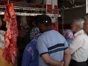 موجة "اللهطة" على لحوم الأكباش في مراكش: أزمة استهلاك وارتفاع الأسعار موجة "اللهطة" على لحوم الأكباش في مراكش: أزمة استهلاك وارتفاع الأسعار