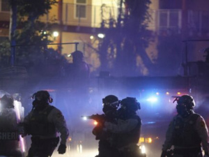 بعد تصاعد العنف.. ترامب يلوح بتدخل فيدرالي للسيطرة على الوضع في لوس أنجلوس بعد تصاعد العنف.. ترامب يلوح بتدخل فيدرالي للسيطرة على الوضع في لوس أنجلوس