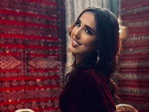 قمر السعداوي: بين المسرح والتلفزيون، رحلة كوميدية متجددة قمر السعداوي: بين المسرح والتلفزيون، رحلة كوميدية متجددة