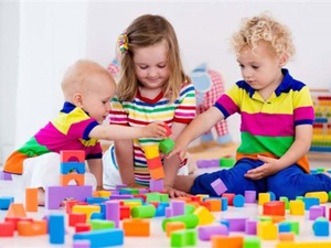 في اليوم العالمي للعب : كيف يعزز اللعب الصحة النفسية والقدرات الاجتماعية للأطفال؟ في اليوم العالمي للعب : كيف يعزز اللعب الصحة النفسية والقدرات الاجتماعية للأطفال؟