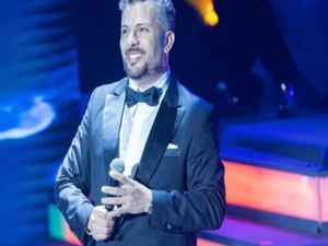 حاتم عمور ينتقد التهميش في المهرجانات الوطنية: صراع خفي يبعد الفنانين المحليين عن الساحة حاتم عمور ينتقد التهميش في المهرجانات الوطنية: صراع خفي يبعد الفنانين المحليين عن الساحة