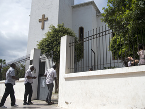 الداخلية تتدخل بعد جدل "الكنائس العشوائية" في أحياء الدار البيضاء الداخلية تتدخل بعد جدل "الكنائس العشوائية" في أحياء الدار البيضاء